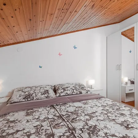 Family-friendly With Swimming Pool Cancini, - 24335 Apartament Poreč
