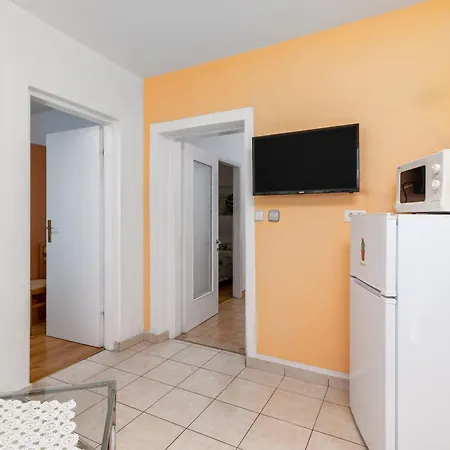 Family-friendly With Swimming Pool Cancini, - 24335 Apartament Poreč