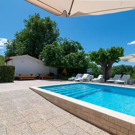 Family-friendly With Swimming Pool Cancini, - 24335 Apartament *
