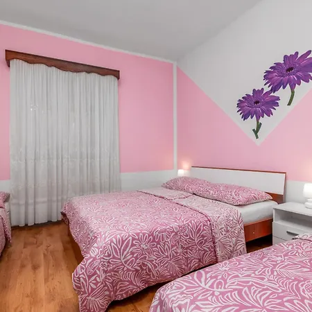 Family-friendly With Swimming Pool Cancini, - 24335