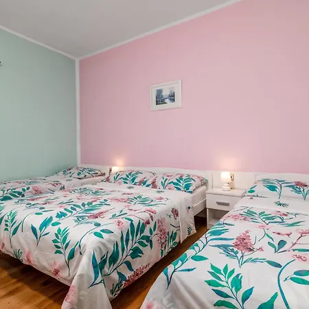 公寓 Family-friendly With Swimming Pool Cancini, - 24335 *