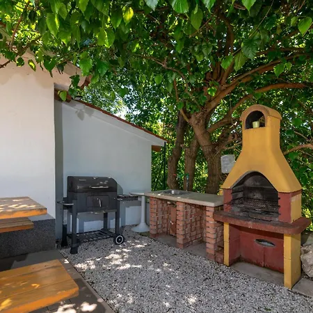 Family-friendly With Swimming Pool Cancini, - 24335 Apartamento