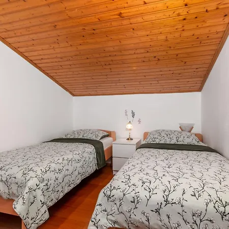 Daire Family-friendly With Swimming Pool Cancini - - 24335