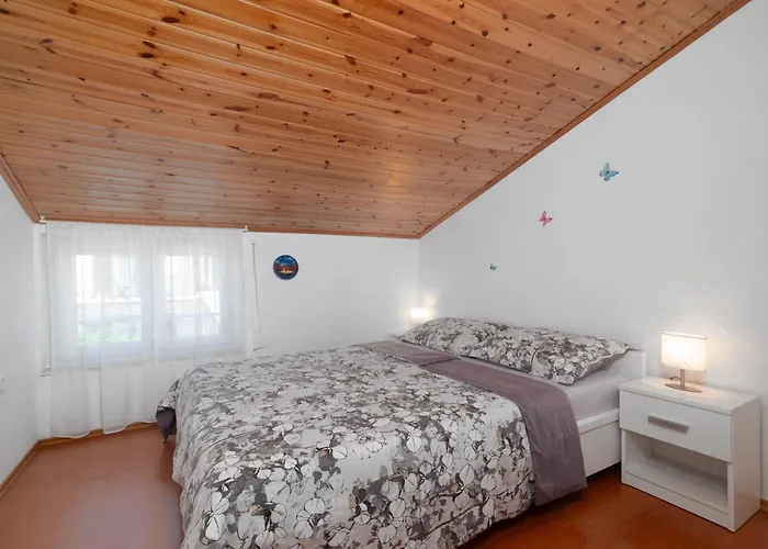 Family-friendly With Swimming Pool Cancini - - 24335 Lejlighed