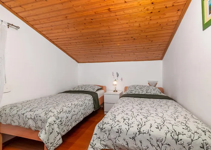 Appartement Family-friendly With Swimming Pool Cancini - - 24335