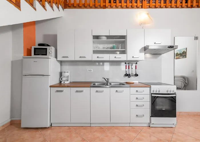 公寓 Family-friendly With Swimming Pool Cancini - - 24335